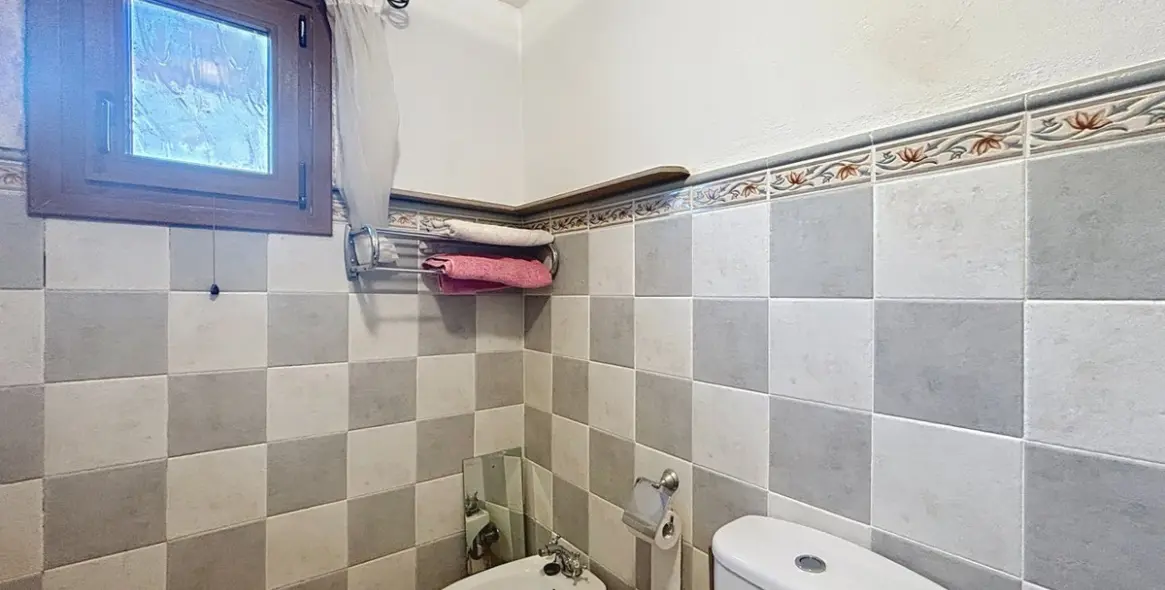 Sale of detached villa in Periana 28