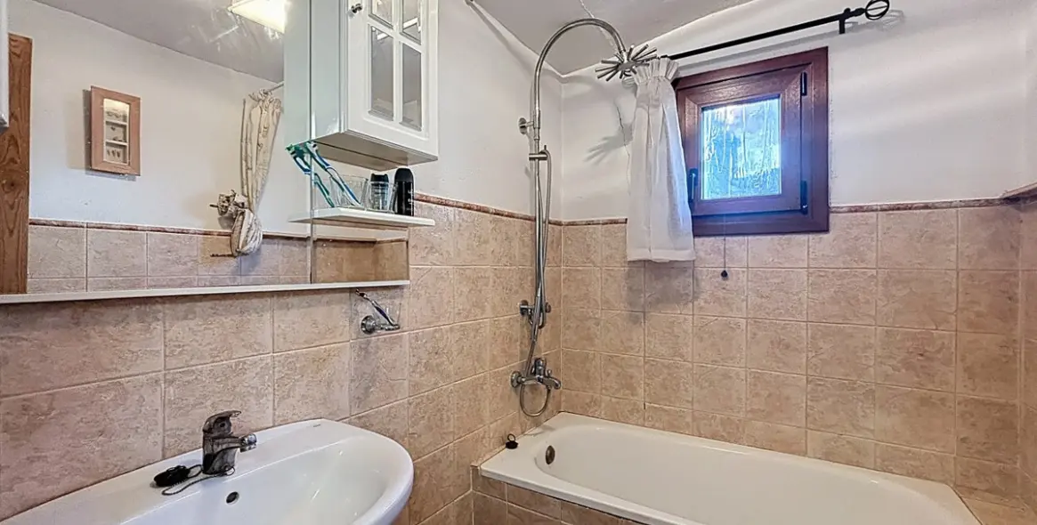 Sale of detached villa in Periana 30