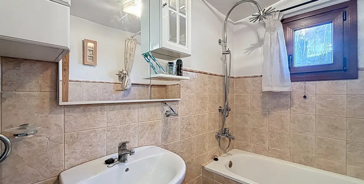 Sale of detached villa in Periana 31