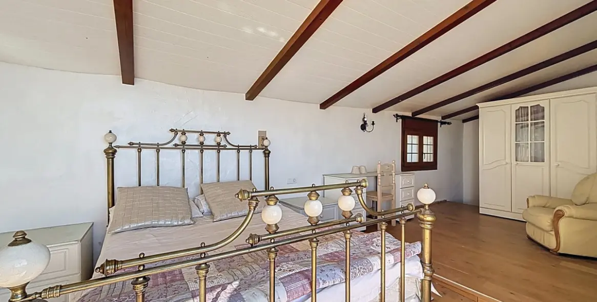 Sale of detached villa in Periana 38