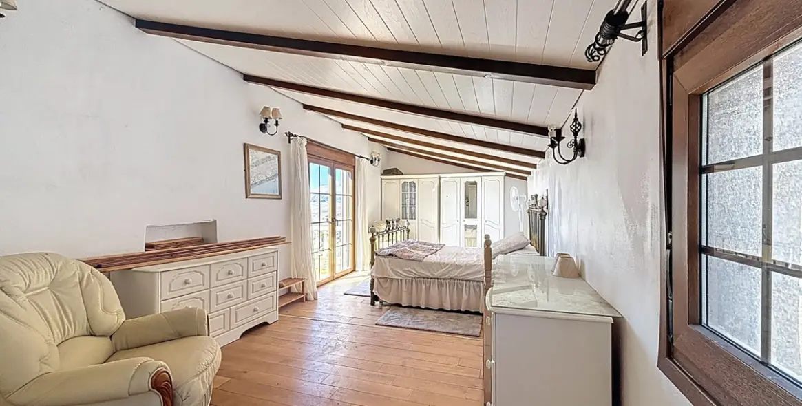 Sale of detached villa in Periana 40