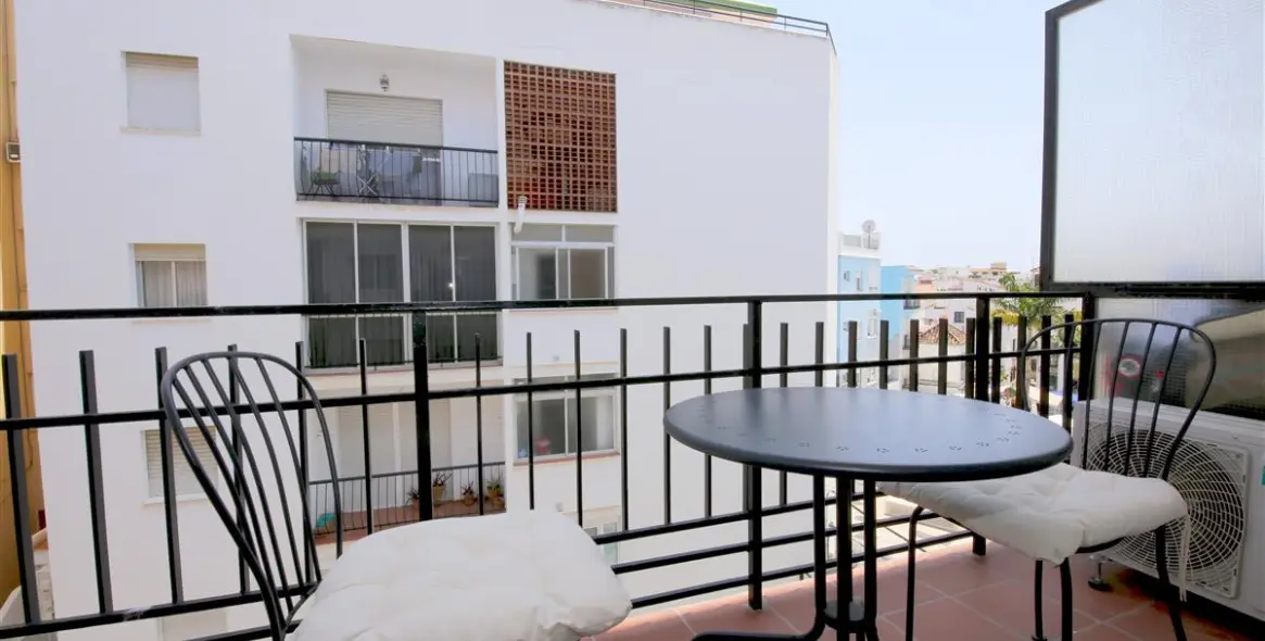 Short-term rent of middle floor apartment in Estepona 6