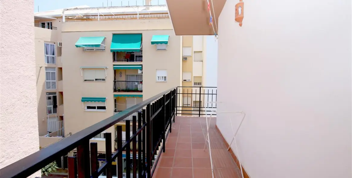 Short-term rent of middle floor apartment in Estepona 9