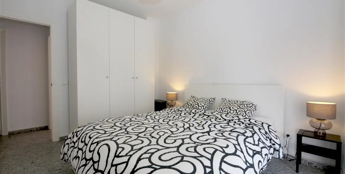 Short-term rent of middle floor apartment in Estepona 11