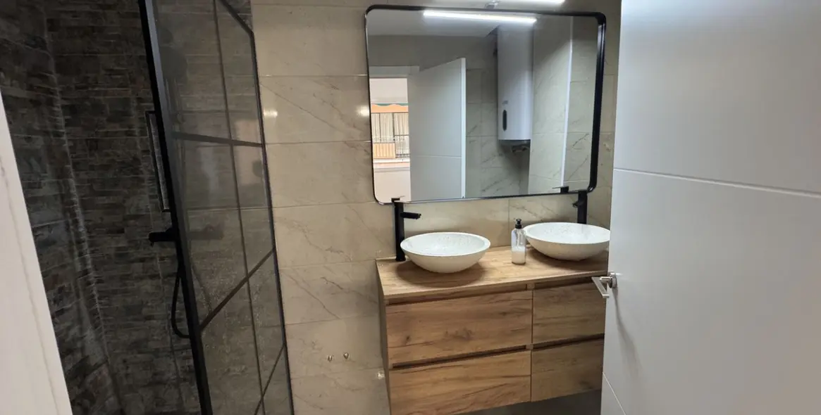 Продажа апартаментов на среднем этаже в Málaga Centro 12