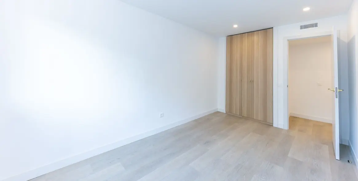 Sale of middle floor apartment in Fuengirola 18