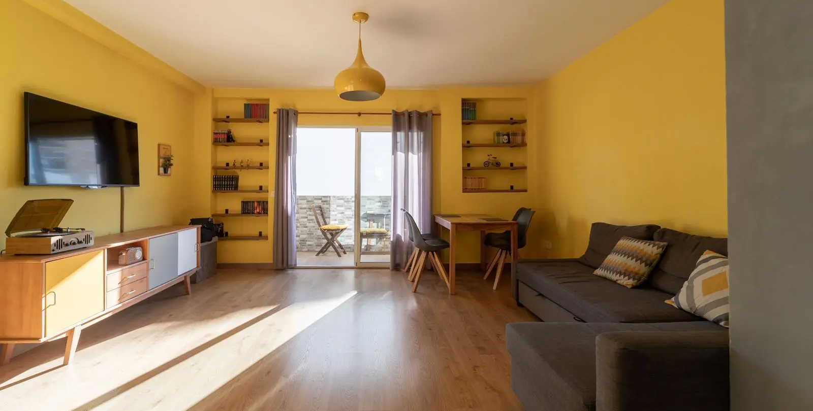 Sale of middle floor apartment in Fuengirola 2