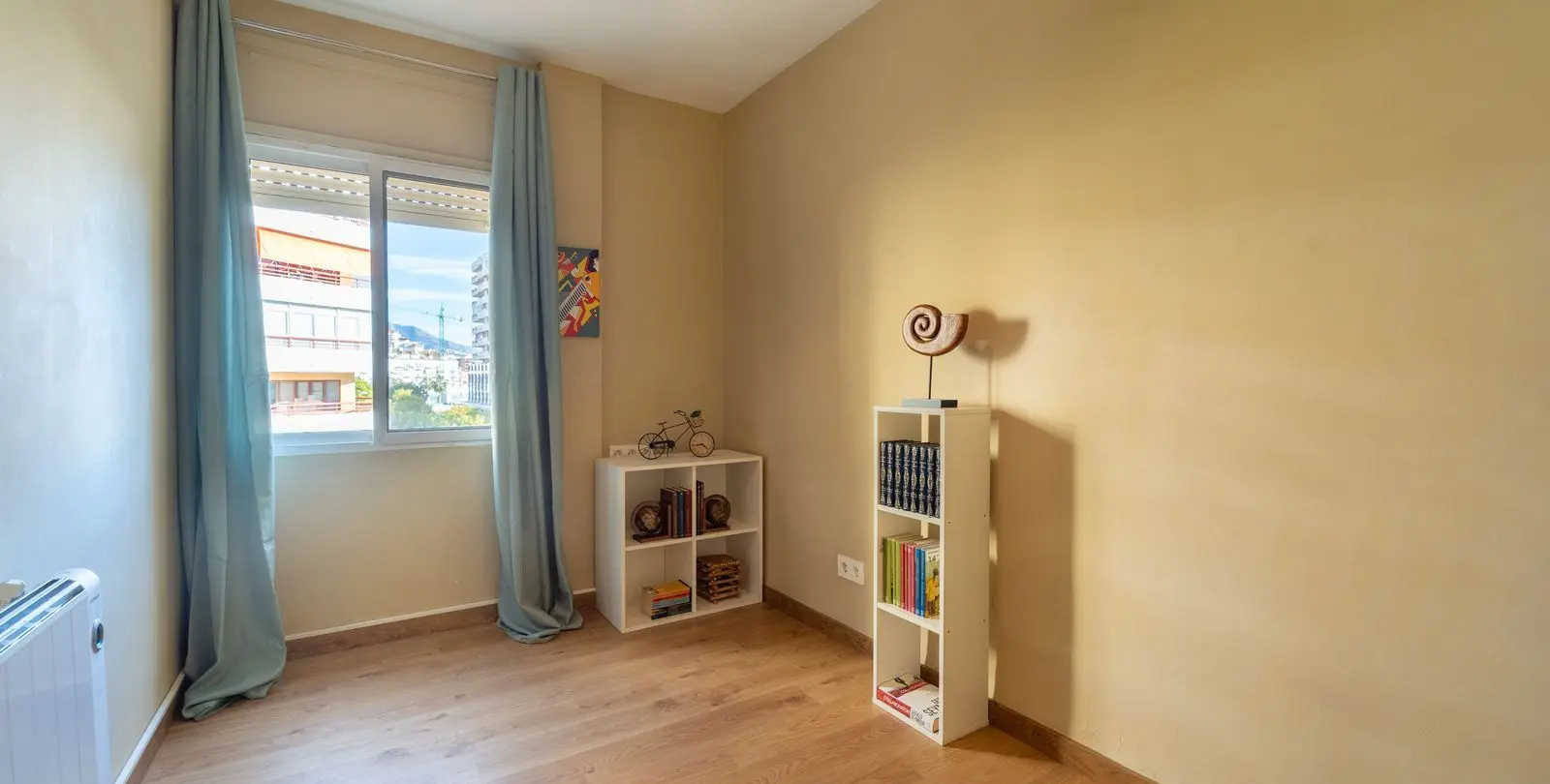 Sale of middle floor apartment in Fuengirola 25