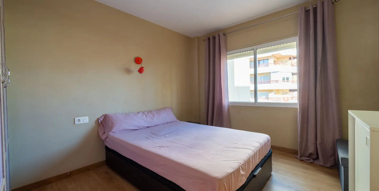 Sale of middle floor apartment in Fuengirola 26