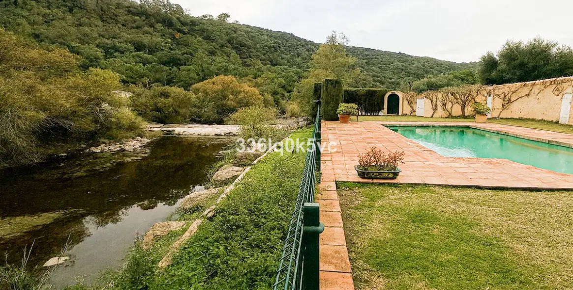 Продажа  отдельно стоящей виллы в Benahavís 2