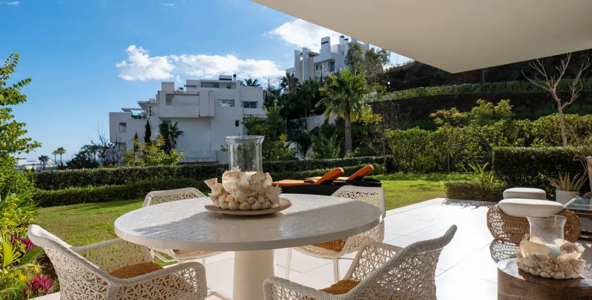 Sale of ground floor apartment in Ojén 2