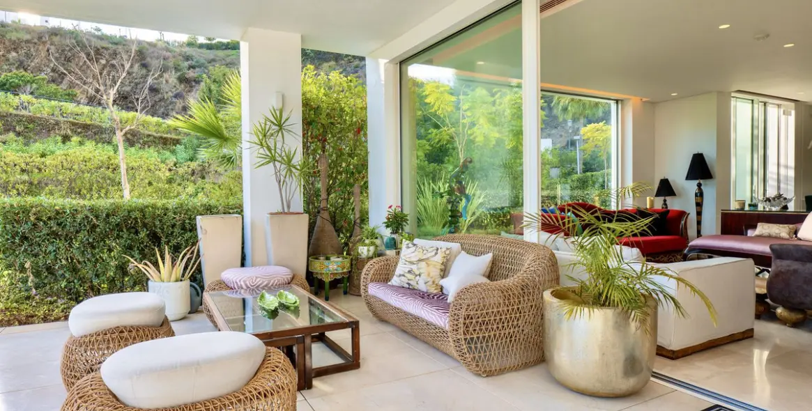 Sale of ground floor apartment in Ojén 28