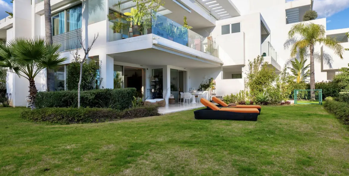 Sale of ground floor apartment in Ojén 30