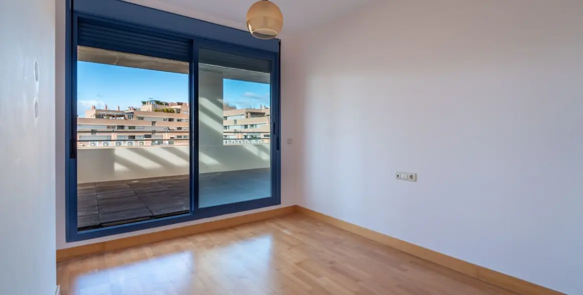 Sale of penthouse in Málaga Centro 2