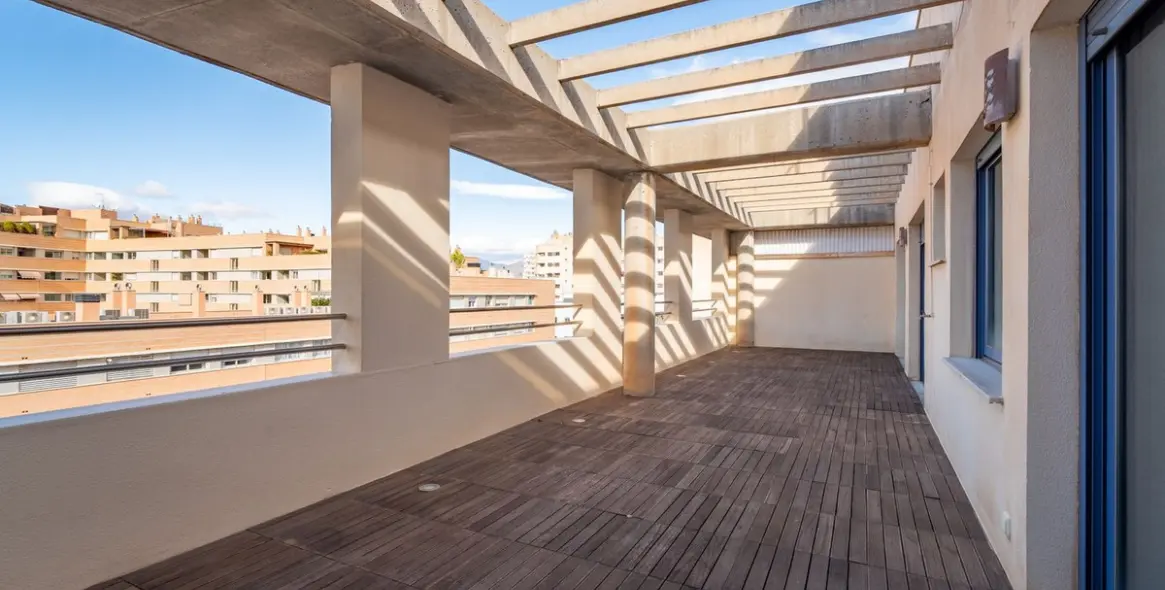 Sale of penthouse in Málaga Centro 15