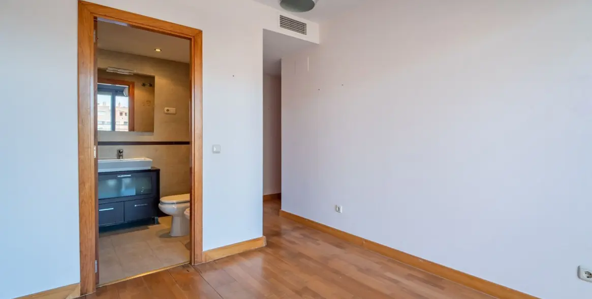 Sale of penthouse in Málaga Centro 18