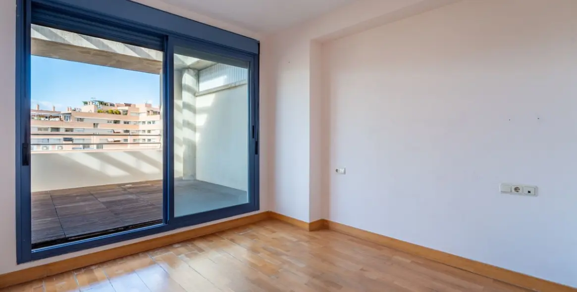 Sale of penthouse in Málaga Centro 19