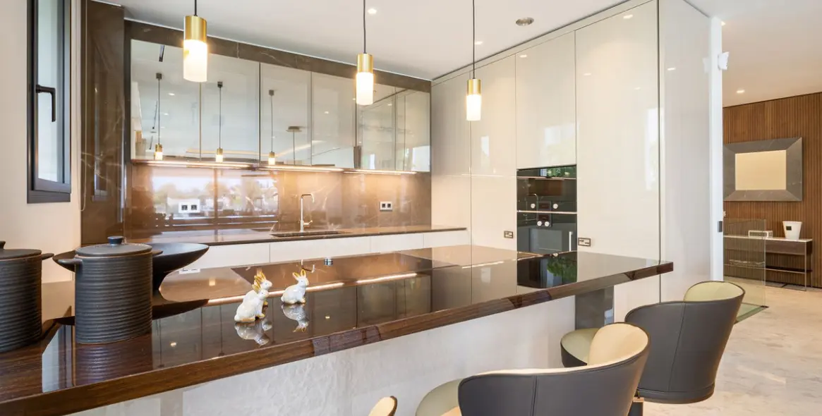 Sale of ground floor apartment in Marbella 1