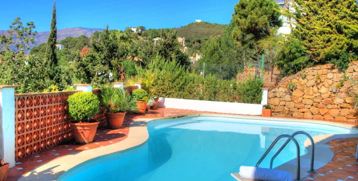 Alquiler a corto plazo de villa independiente en Estepona 1