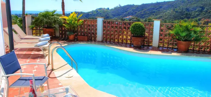 Alquiler a corto plazo de villa independiente en Estepona 2