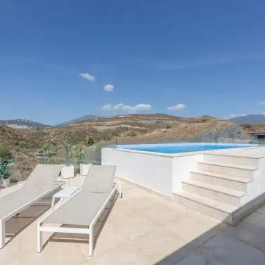 Long-term rent of middle floor apartment in Nueva Andalucía