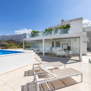 Long-term rent of middle floor apartment in Nueva Andalucía