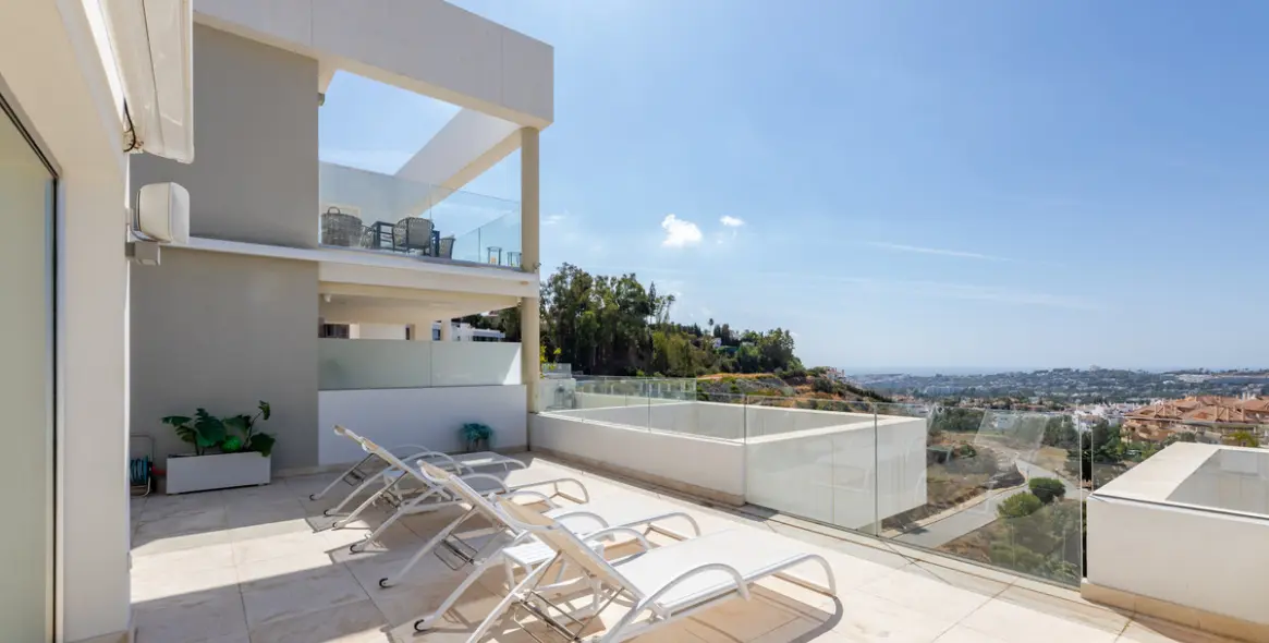 Short-term rent of middle floor apartment in Nueva Andalucía 16