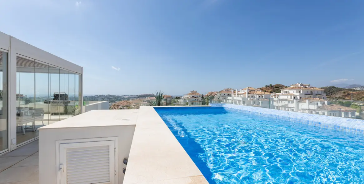 Short-term rent of middle floor apartment in Nueva Andalucía 20