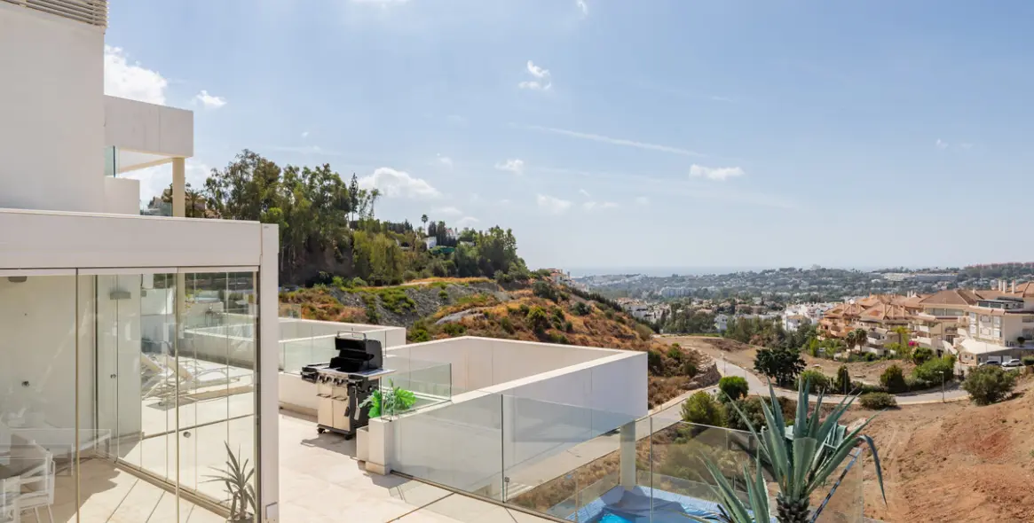 Short-term rent of middle floor apartment in Nueva Andalucía 25