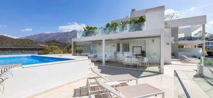 Long-term rent of middle floor apartment in Nueva Andalucía 1