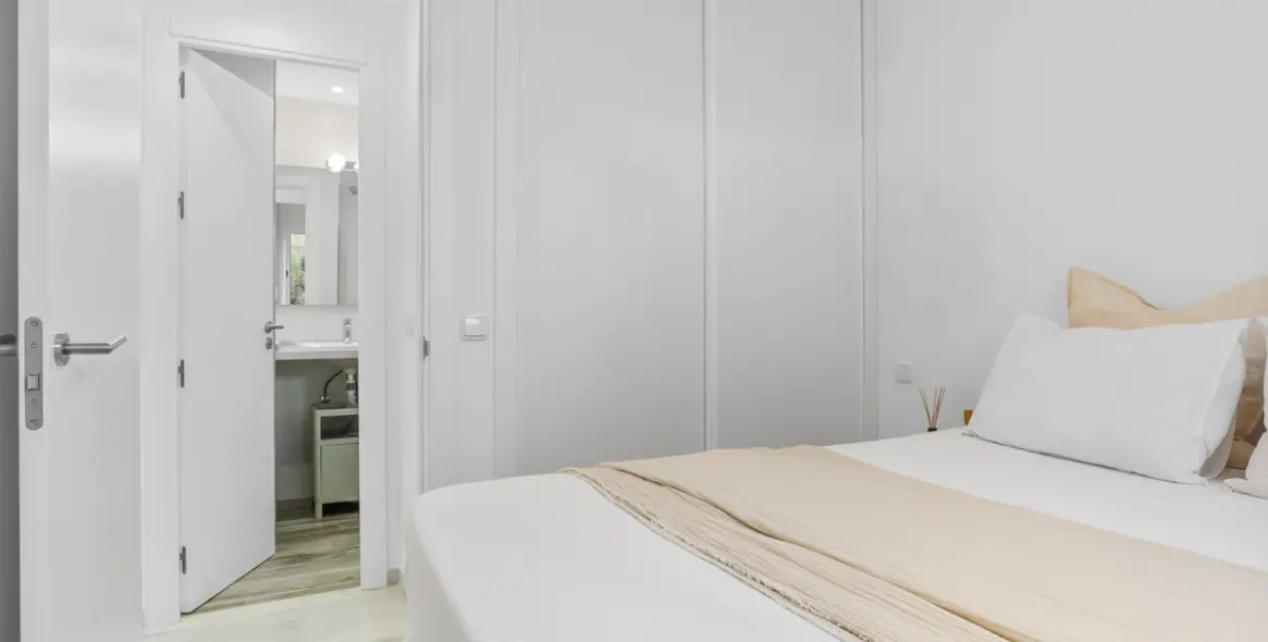 Short-term rent of middle floor apartment in Nueva Andalucía 38