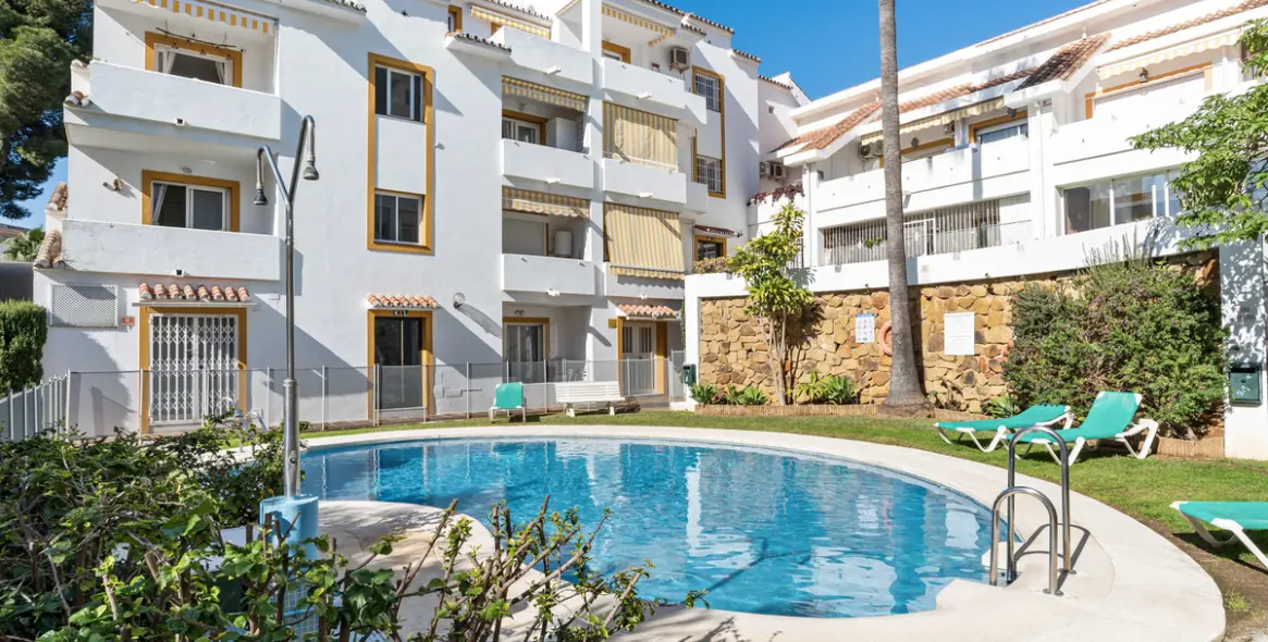 Short-term rent of middle floor apartment in Nueva Andalucía 40