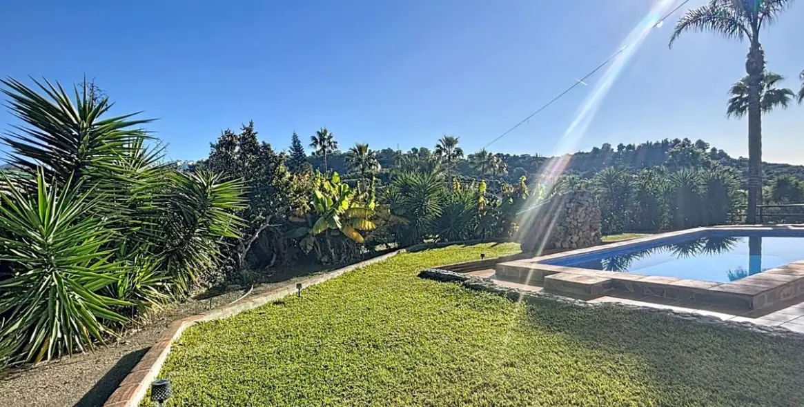 Sale of detached villa in Frigiliana 32