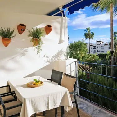 Sale of middle floor apartment in Puerto Banús