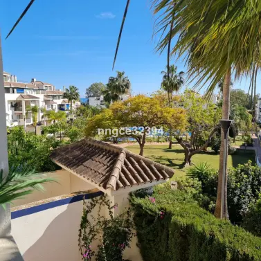 Sale of middle floor apartment in Puerto Banús
