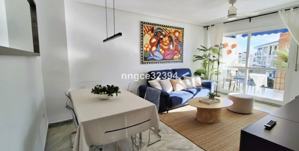 Sale of middle floor apartment in Puerto Banús 3