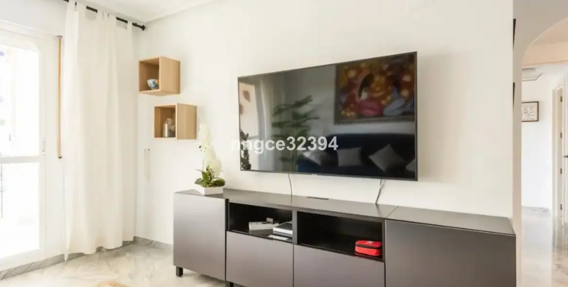 Sale of middle floor apartment in Puerto Banús 4