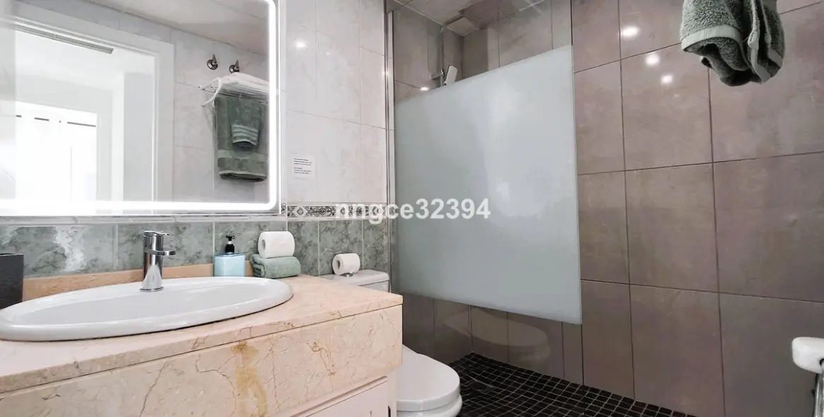 Sale of middle floor apartment in Puerto Banús 7