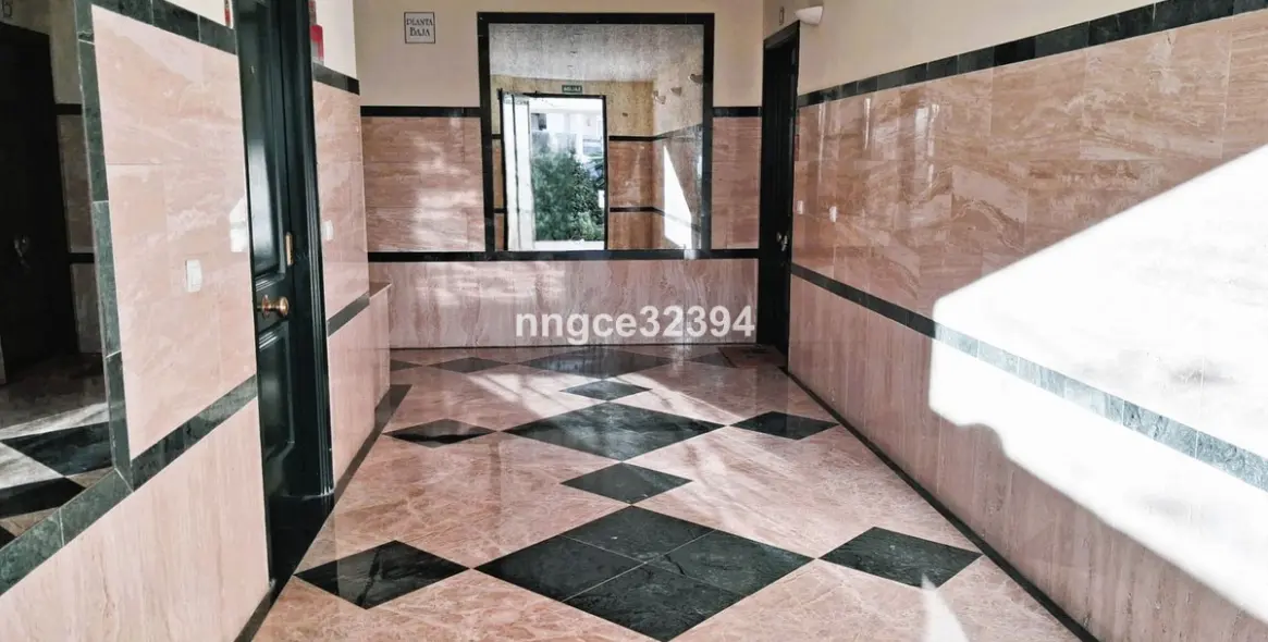 Sale of middle floor apartment in Puerto Banús 16