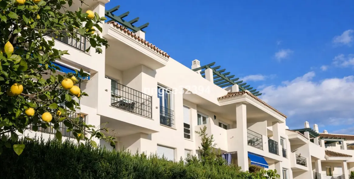 Sale of middle floor apartment in Puerto Banús 6