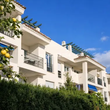 Продажа апартаментов на среднем этаже в Puerto Banús
