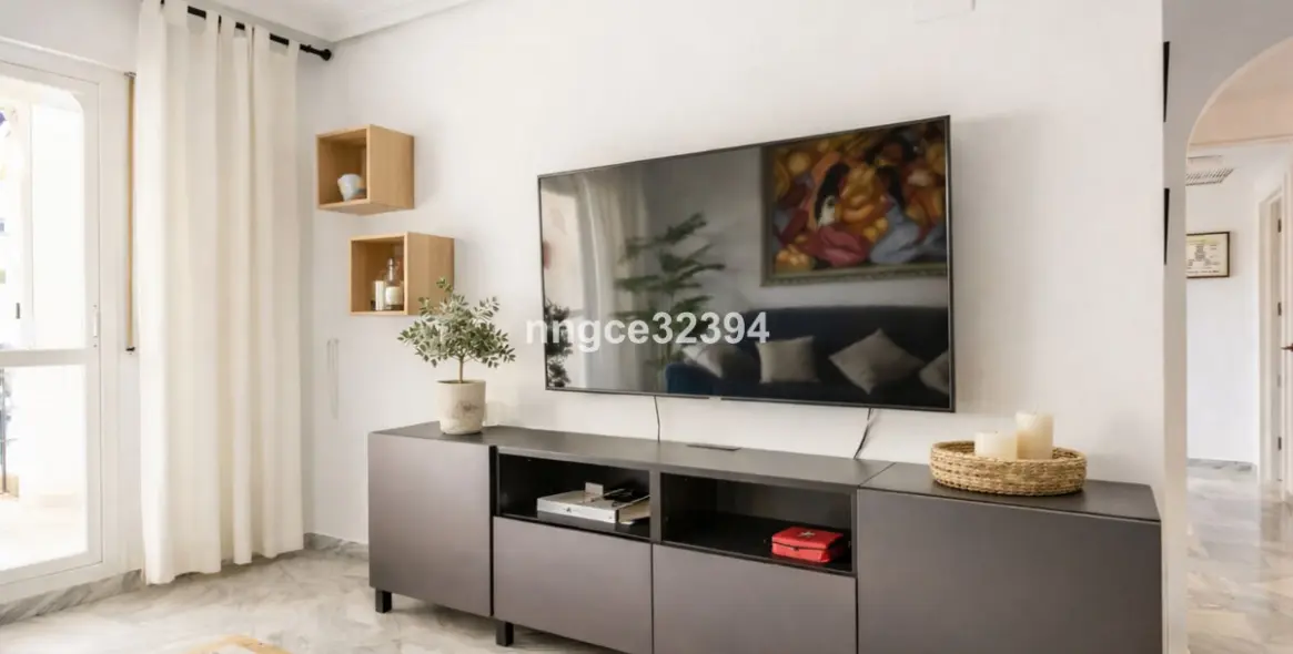 Sale of middle floor apartment in Puerto Banús 10
