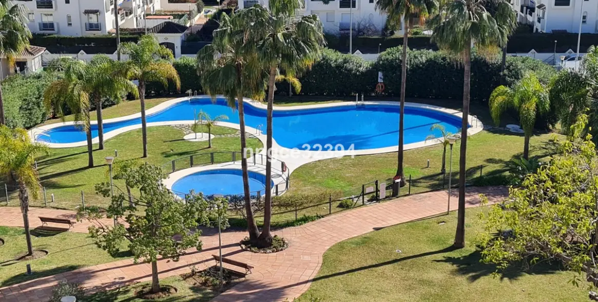 Sale of middle floor apartment in Puerto Banús 17