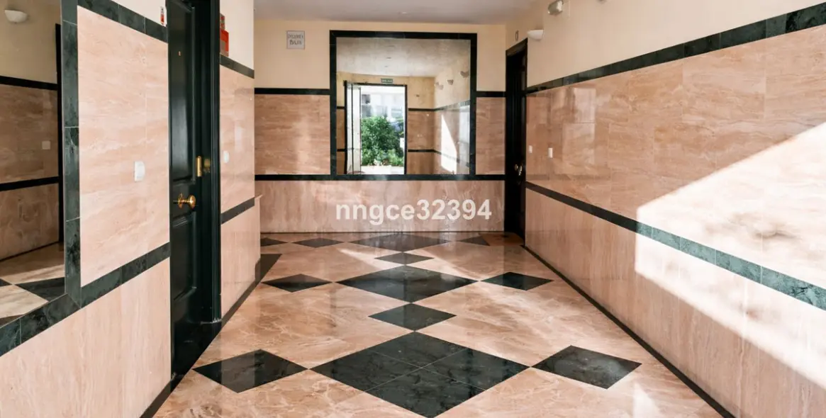 Sale of middle floor apartment in Puerto Banús 18