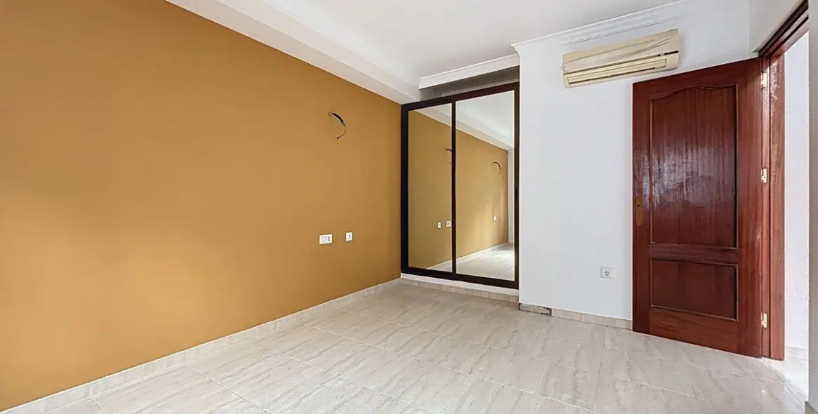 Sale of detached villa in Algarrobo 24