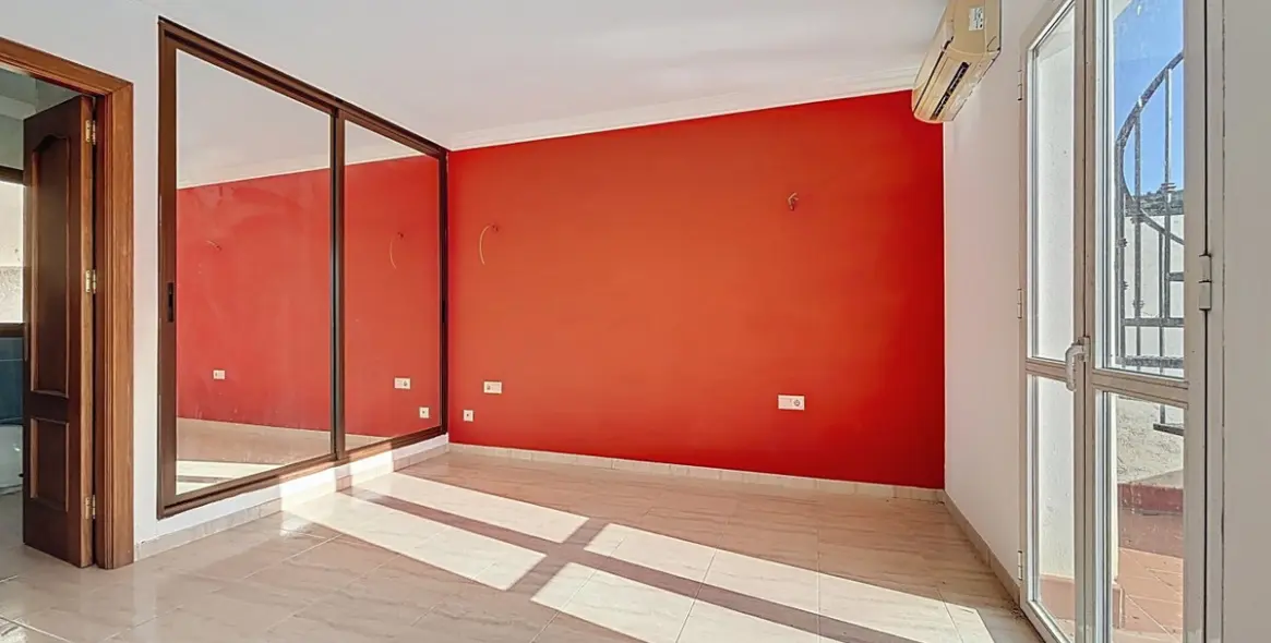 Sale of detached villa in Algarrobo 43