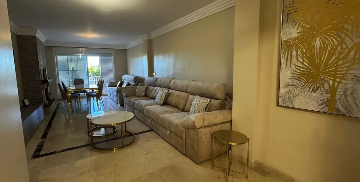 Sale of ground floor apartment in Río Real 2