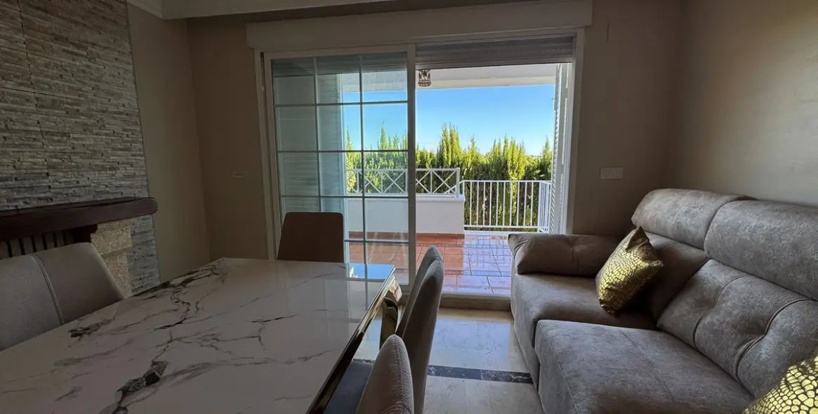 Sale of ground floor apartment in Río Real 3