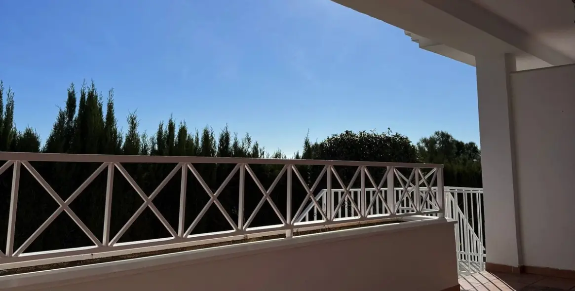 Sale of ground floor apartment in Río Real 8