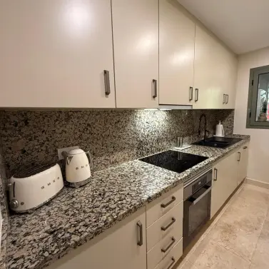 Sale of middle floor apartment in Estepona